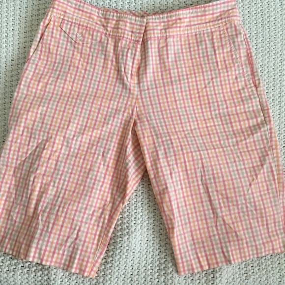 IZOD WOMAN'S STRETCH GOLF SHORTS SIZE 4 PEACH AND PINK - Picture 1 of 5